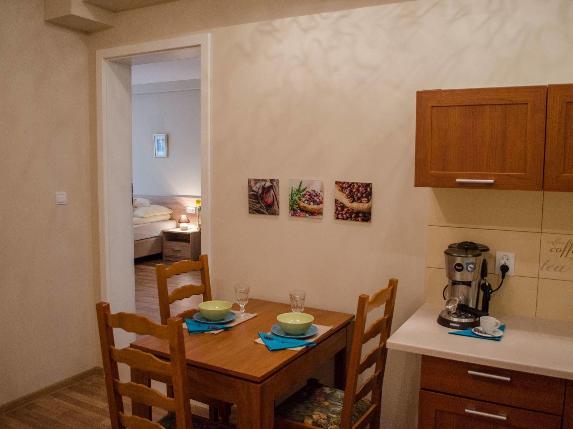 Royal Route 29 Comfort Rooms Краків Екстер'єр фото