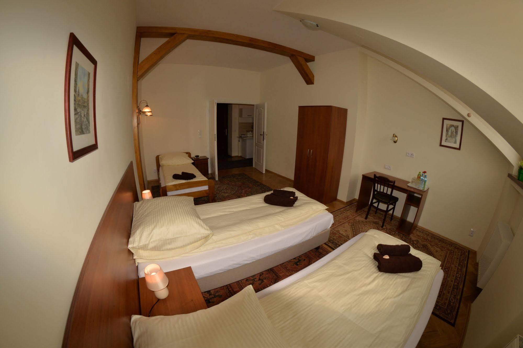 Royal Route 29 Comfort Rooms Краків Екстер'єр фото