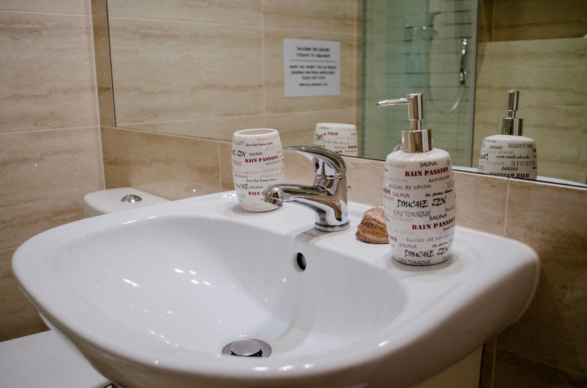 Royal Route 29 Comfort Rooms Краків Екстер'єр фото